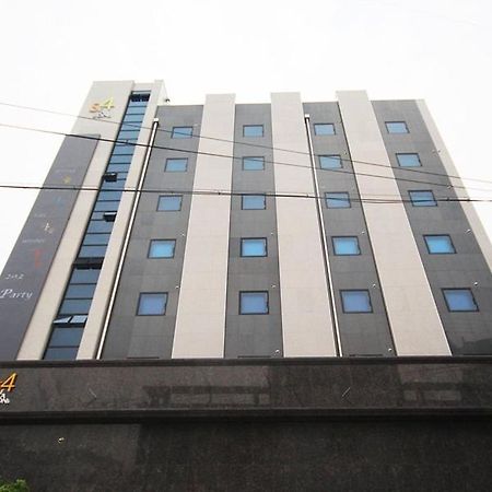 Iksan 4 Seasons Hotel Екстер'єр фото