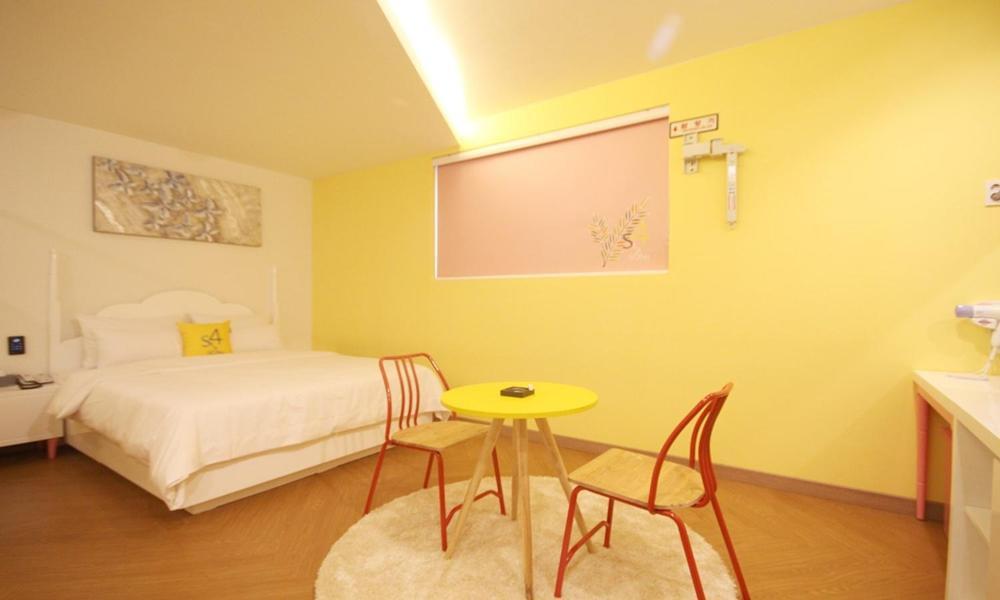 Iksan 4 Seasons Hotel Екстер'єр фото